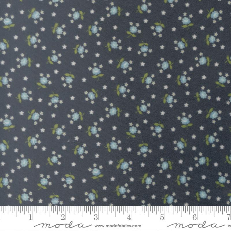 Nantucket Summer Quilt Cuddle || Fairground Small Floral Lake