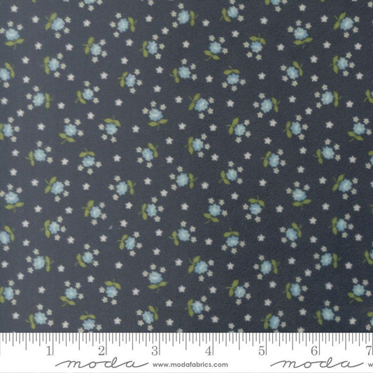 Nantucket Summer Quilt Cuddle || Fairground Small Floral Lake