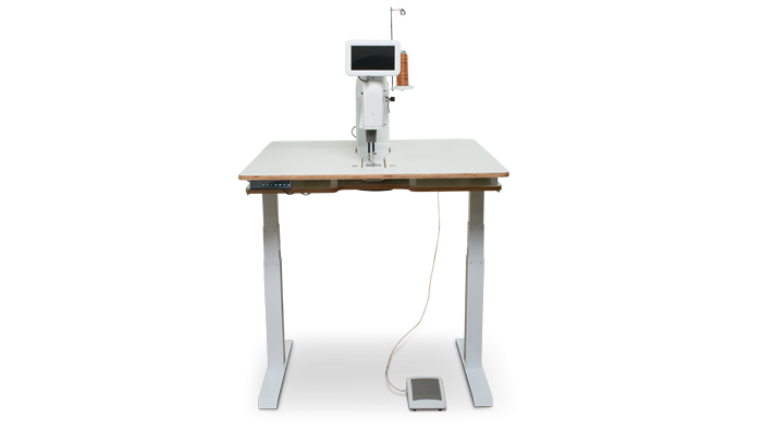 Baby Lock 20" Regalia Stationary Machine With Lift Table And Insert